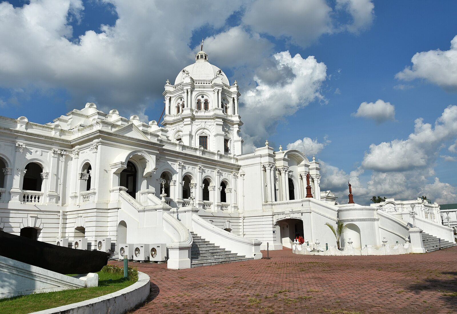 Ujjayanta Palace in Agartala beneath a blue sky